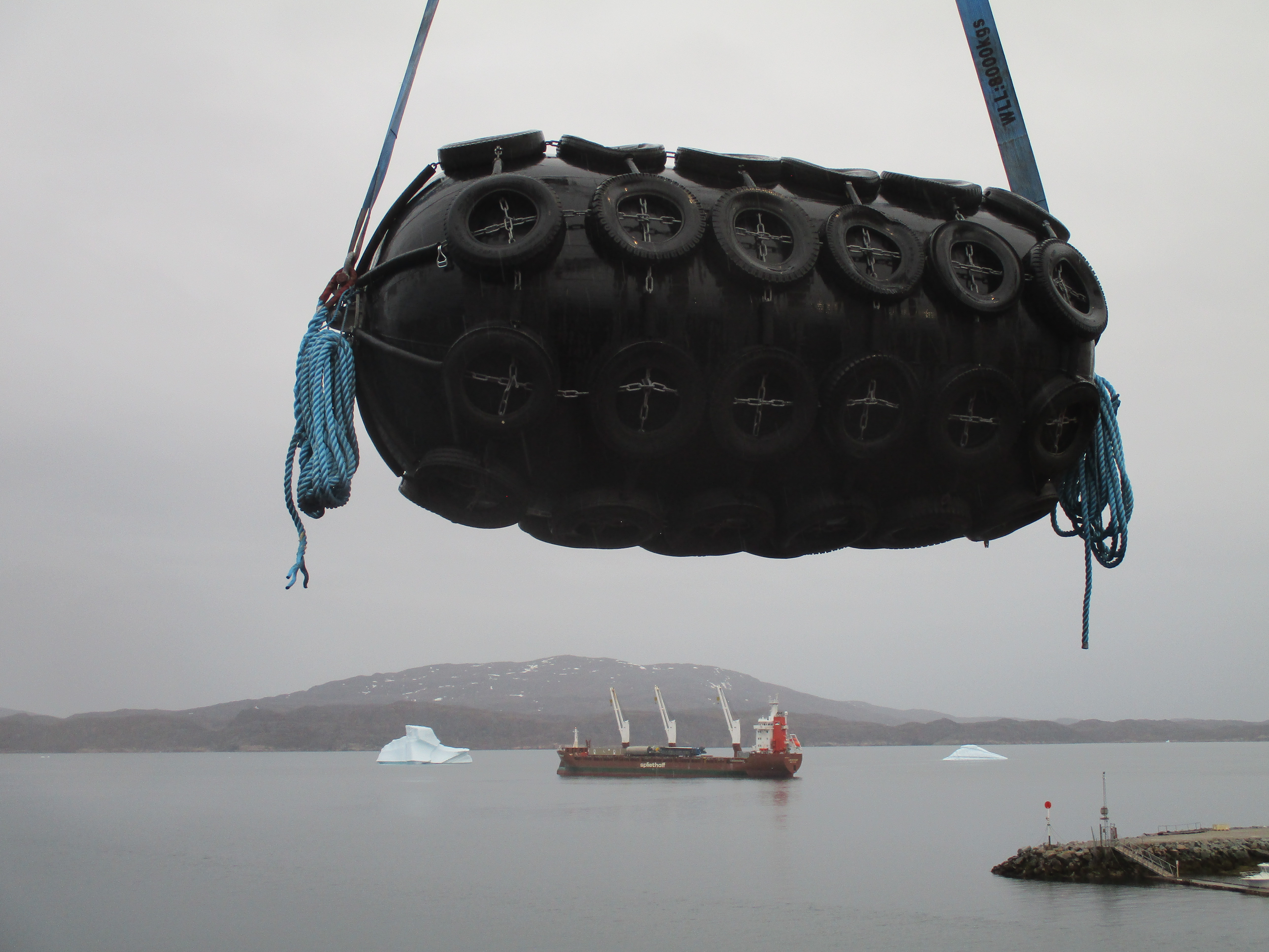 Foto nr. 03 Fender klar, taget i havnen i Qaqoortoq - IMG_9290.JPG